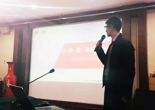 会议现场外：展前就能联系买家，展中见成效！
