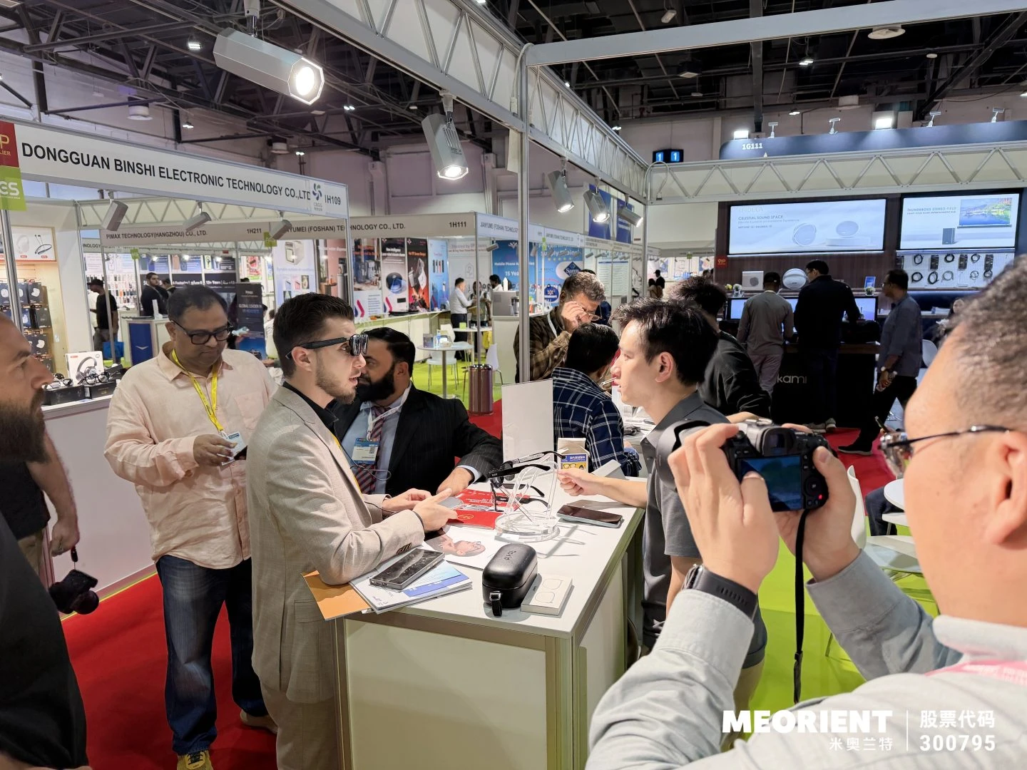 中企出海再现新跨越:第十九届阿联酋中国出口品牌联展开幕 中企出海再现新跨越:第十九届阿联酋中国出口品牌联展开幕